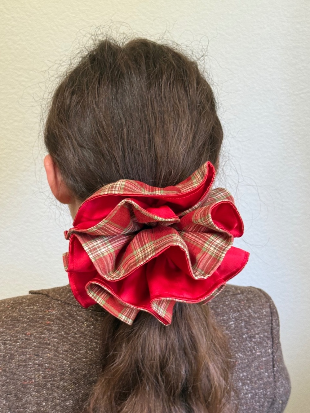 Red plaid scrunchie women hair tie